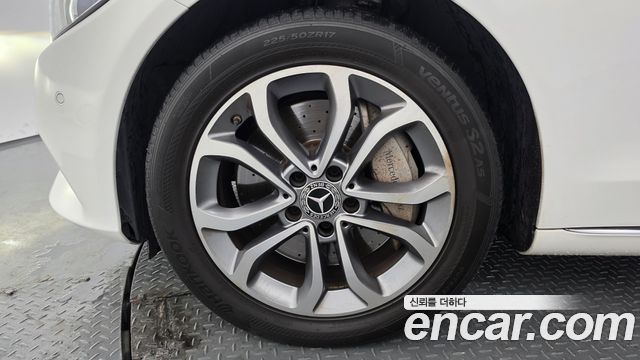 Mercedes-Benz C-Class 2018 — photo 5