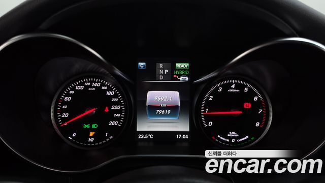 Mercedes-Benz C-Class 2018 — photo 11