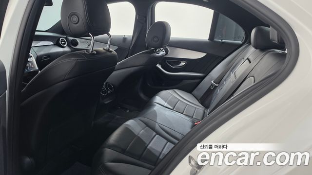 Mercedes-Benz C-Class 2018 — photo 17