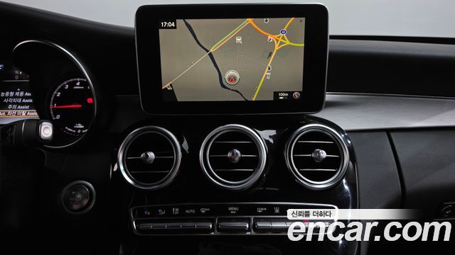 Mercedes-Benz C-Class 2018 — photo 18