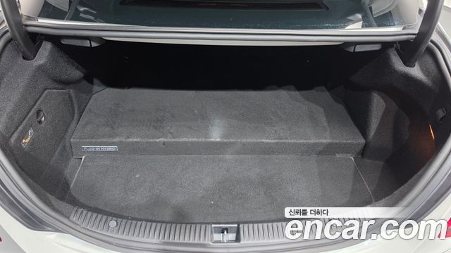 Mercedes-Benz C-Class 2018 — photo 23