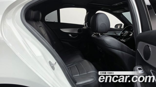 Mercedes-Benz C-Class 2018 — photo 25