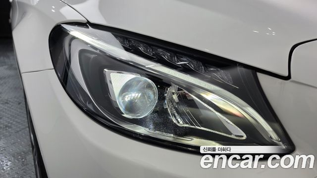 Mercedes-Benz C-Class 2018 — photo 8