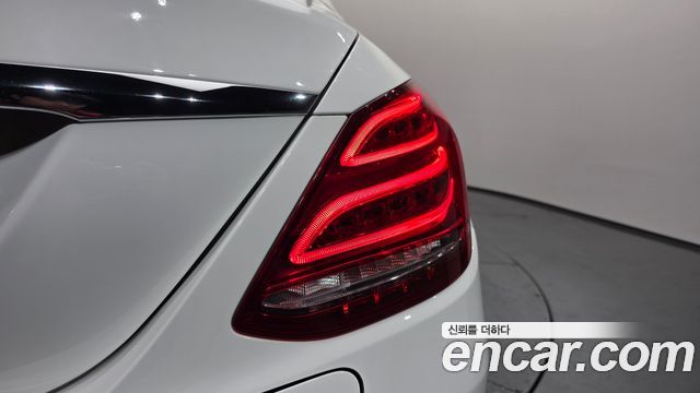 Mercedes-Benz C-Class 2018 — photo 9