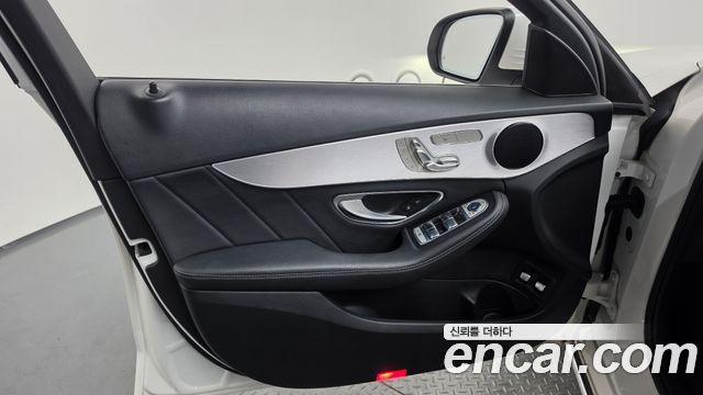 Mercedes-Benz C-Class 2018 — photo 14