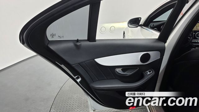 Mercedes-Benz C-Class 2018 — photo 15