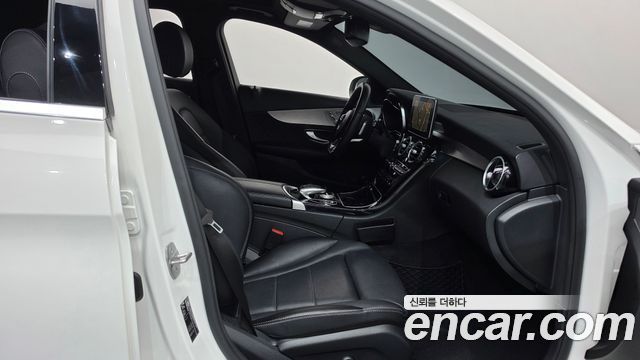 Mercedes-Benz C-Class 2018 — photo 16