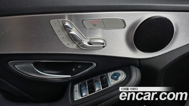 Mercedes-Benz C-Class 2018 — photo 30