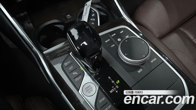 BMW 3-Series 2021 — photo 12
