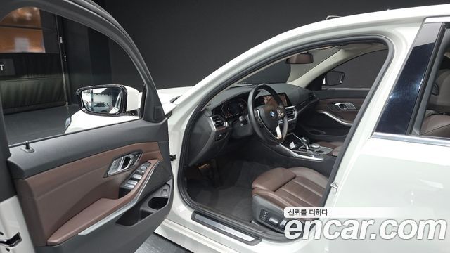 BMW 3-Series 2021 — photo 13