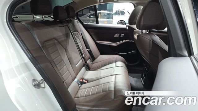 BMW 3-Series 2021 — photo 17
