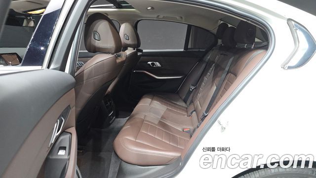 BMW 3-Series 2021 — photo 18