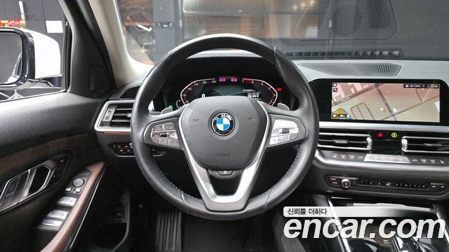 BMW 3-Series 2021 — photo 19