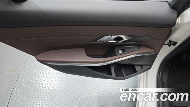 BMW 3-Series 2021 — photo 15