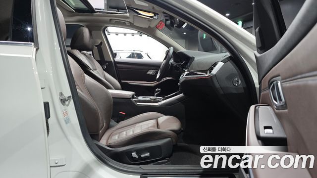 BMW 3-Series 2021 — photo 16