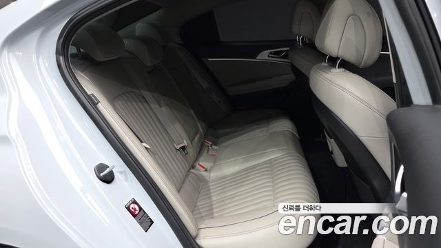 Genesis G70 2019 — photo 18