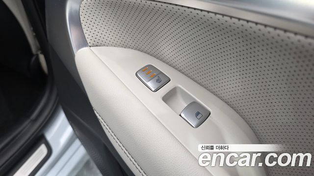 Genesis G70 2019 — photo 24