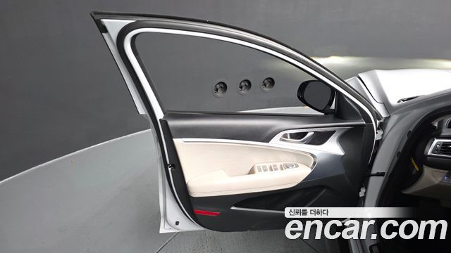 Genesis G70 2019 — photo 14