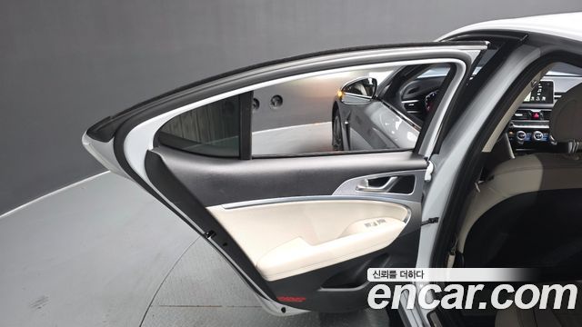 Genesis G70 2019 — photo 15