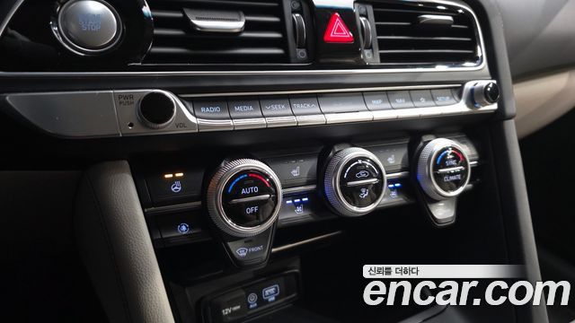 Genesis G70 2019 — photo 31