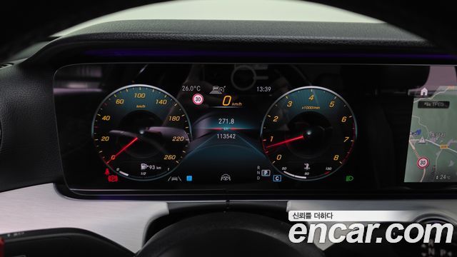 Mercedes-Benz E-Class 2021 — photo 11
