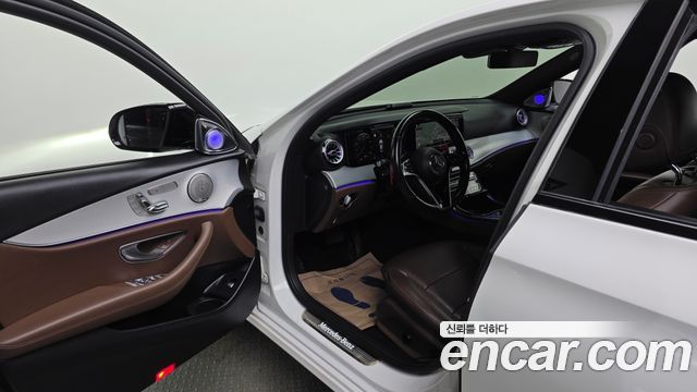 Mercedes-Benz E-Class 2021 — photo 13