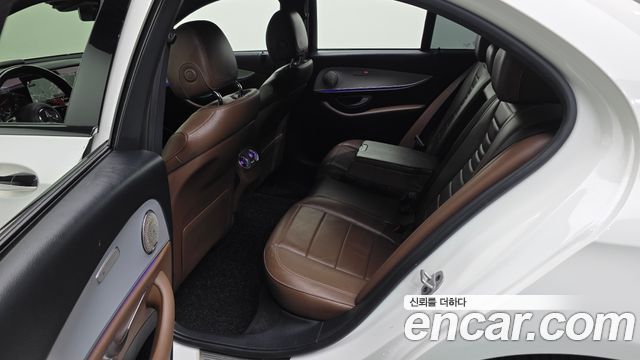 Mercedes-Benz E-Class 2021 — photo 18