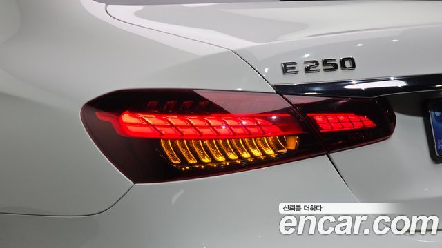 Mercedes-Benz E-Class 2021 — photo 9