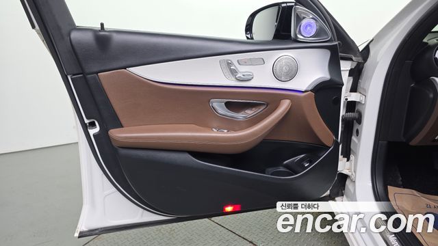Mercedes-Benz E-Class 2021 — photo 14