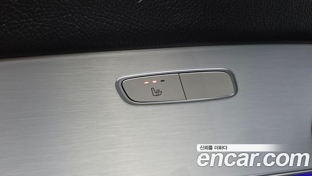 Mercedes-Benz E-Class 2021 — photo 28