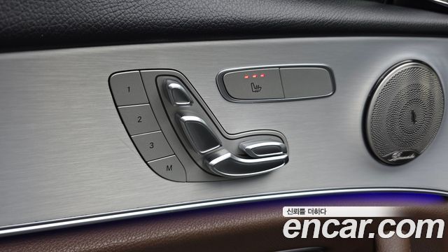 Mercedes-Benz E-Class 2021 — photo 29