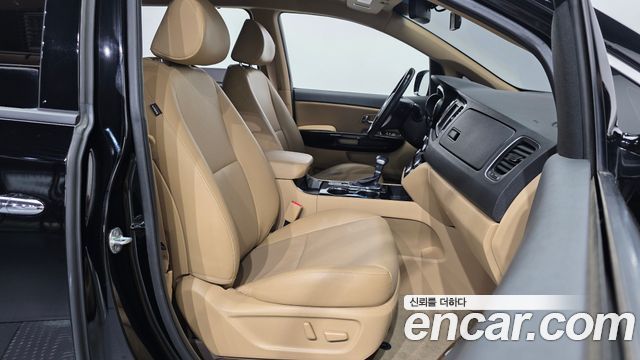 Kia Canival 2019 — photo 17