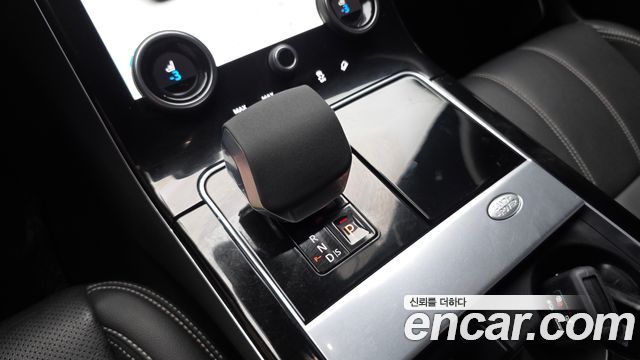 Land Rover Range Rover Velar 2021 — photo 12