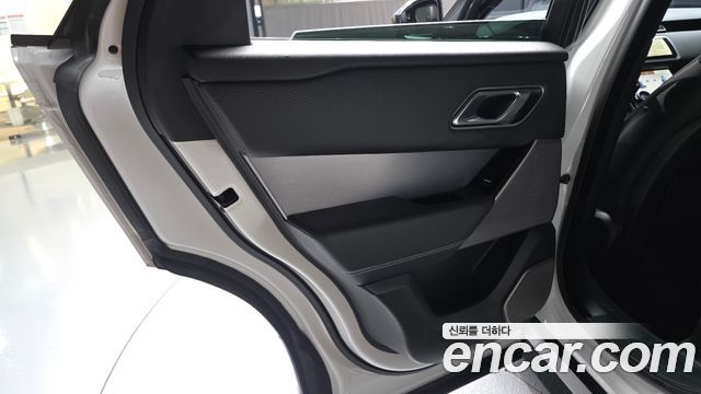 Land Rover Range Rover Velar 2021 — photo 15