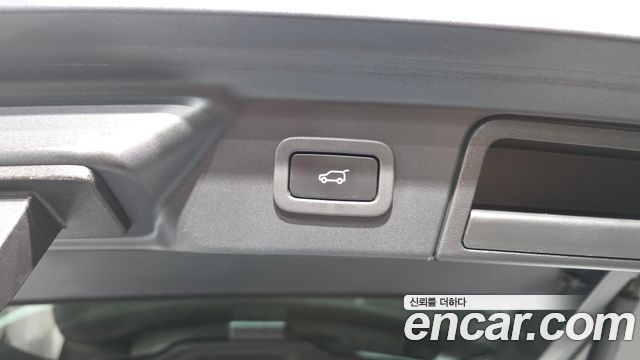 Land Rover Range Rover Velar 2021 — photo 31