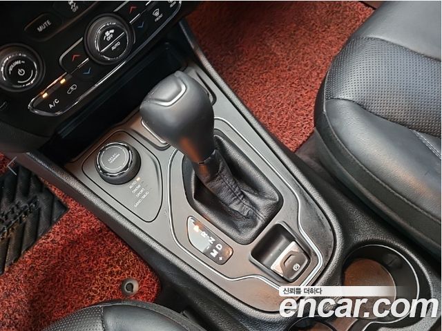 Jeep Cherokee 2019 — photo 8