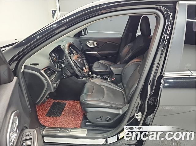 Jeep Cherokee 2019 — photo 11