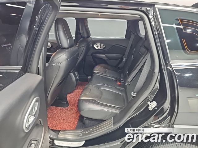 Jeep Cherokee 2019 — photo 12