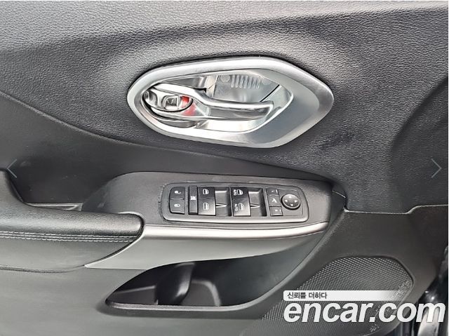 Jeep Cherokee 2019 — photo 16