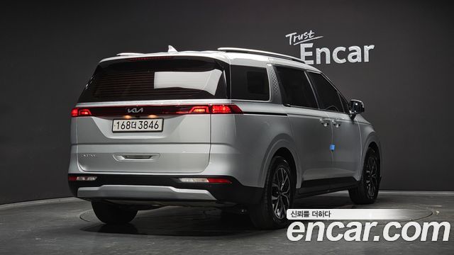Kia Canival 2023 — photo 2