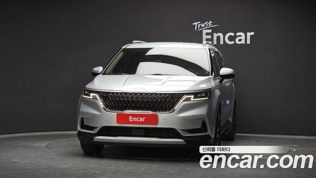 Kia Canival 2023 — photo 3