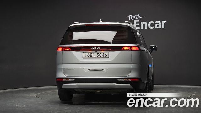 Kia Canival 2023 — photo 4