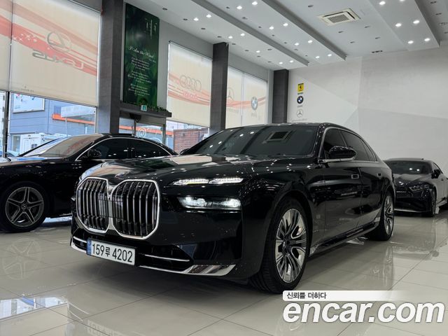 BMW 7-Series 2023 — photo 1