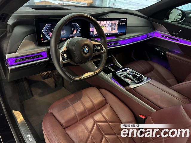 BMW 7-Series 2023 — photo 10