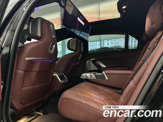 BMW 7-Series 2023 — photo 14