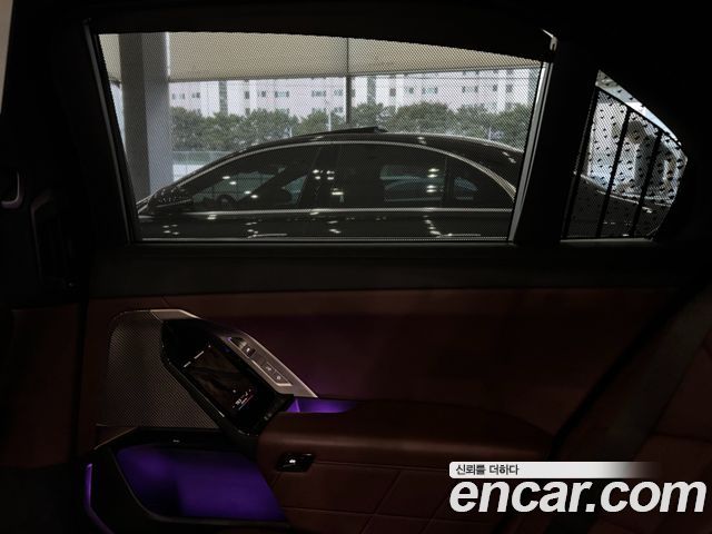 BMW 7-Series 2023 — photo 16