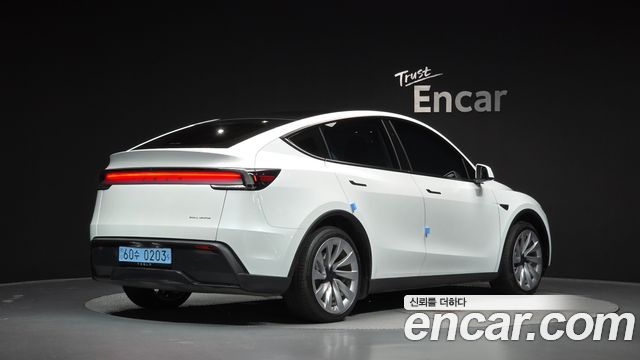 Tesla Model Y 2025 — photo 2