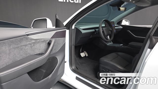 Tesla Model Y 2025 — photo 13