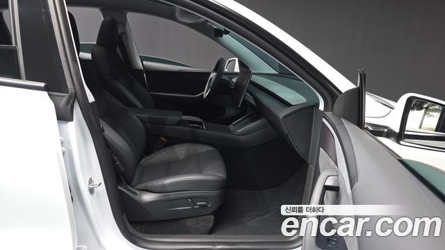 Tesla Model Y 2025 — photo 17
