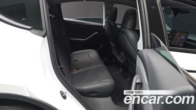 Tesla Model Y 2025 — photo 18